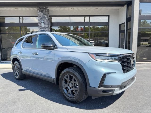 Used 2025 Honda Pilot TrailSport image 16
