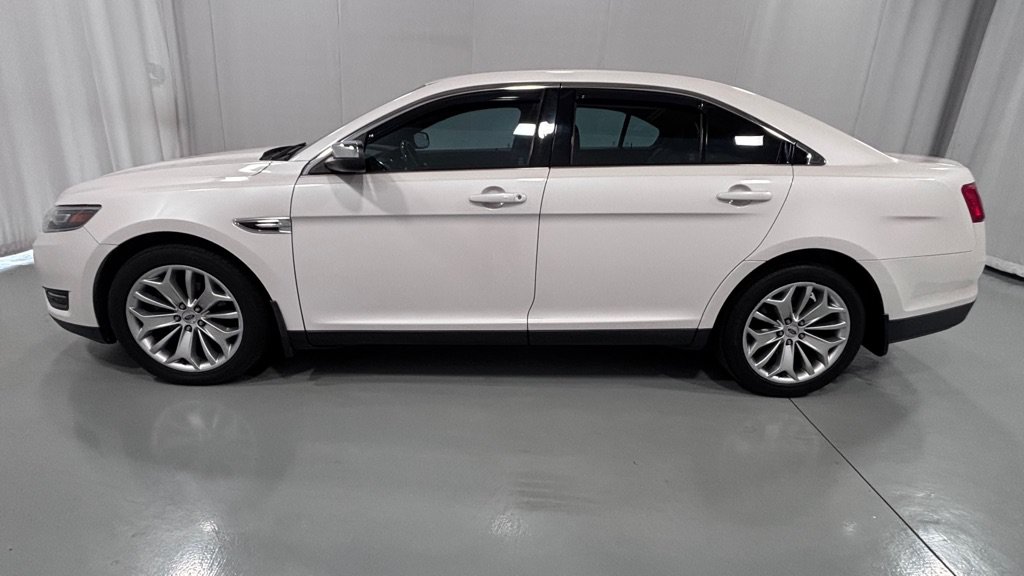 Used 2016 Ford Taurus Limited FWD image 8