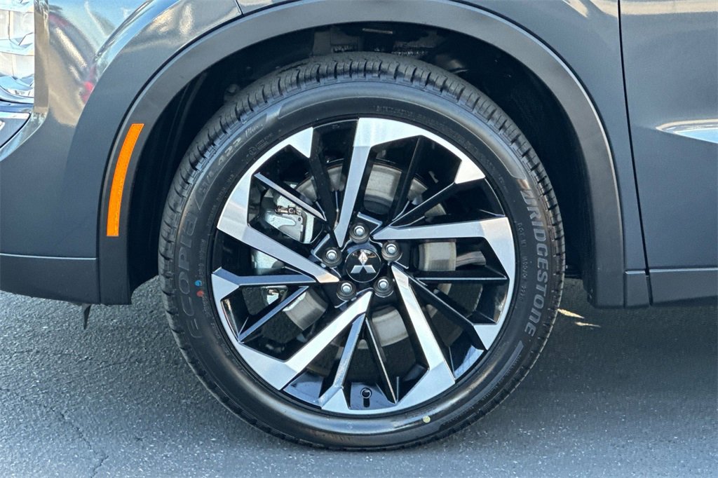 New 2025 Mitsubishi Outlander SE image 25