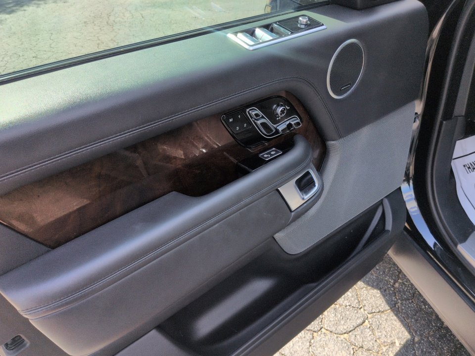 Used 2019 Land Rover Range Rover HSE image 32