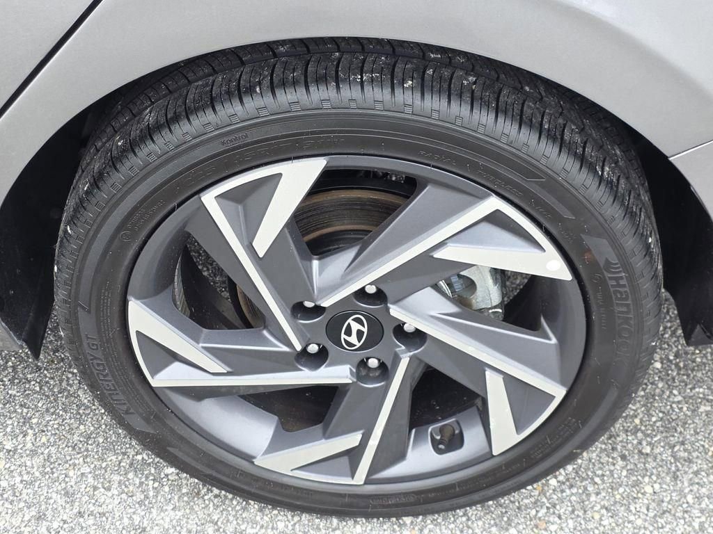 Used 2025 Hyundai Elantra SEL image 24