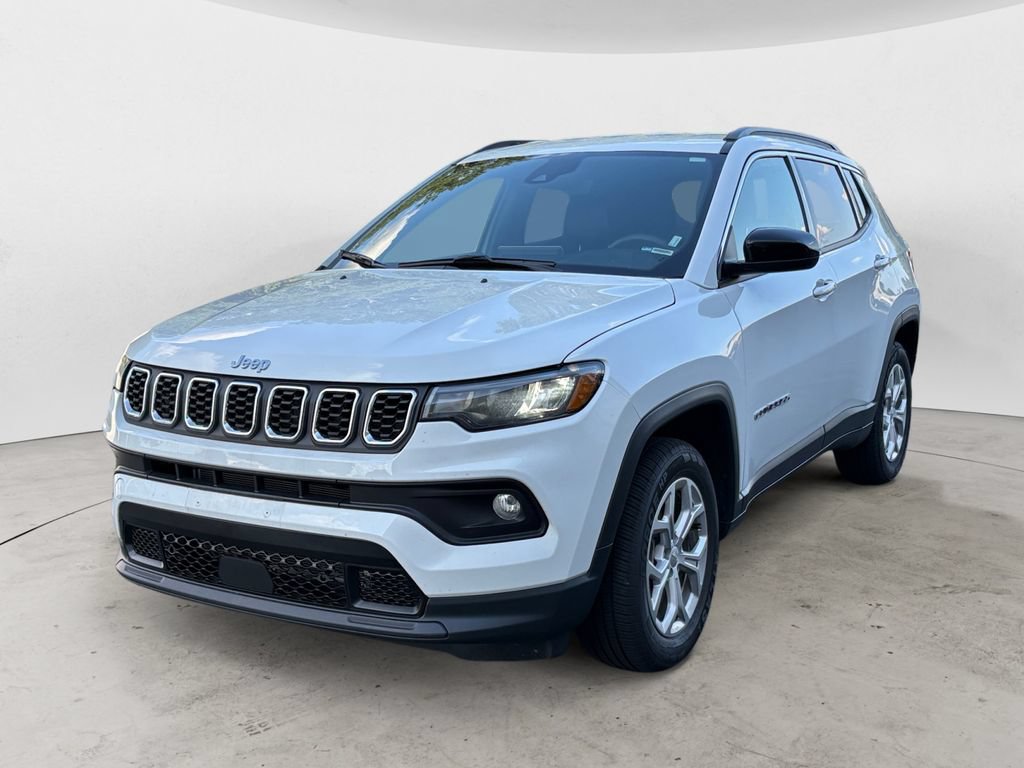 Used 2024 Jeep Compass Latitude AWD/4WD image 7