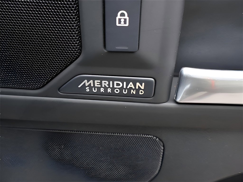 New 2025 Land Rover Defender 90 X-Dynamic SE image 18