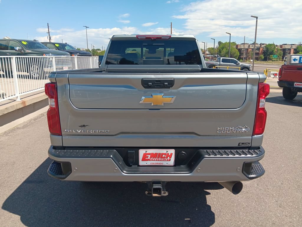 Used 2024 Chevrolet Silverado 2500 High Country w/ High Country Premium Package AWD/4WD image 3