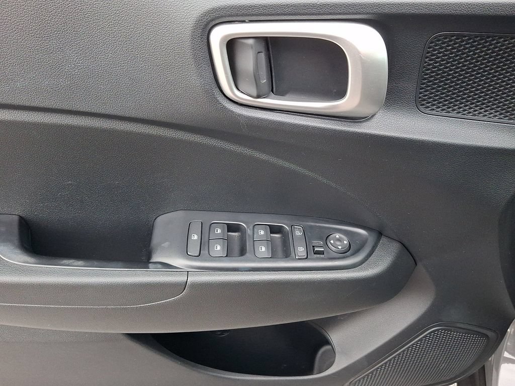 Used 2020 Hyundai Venue SE FWD image 12