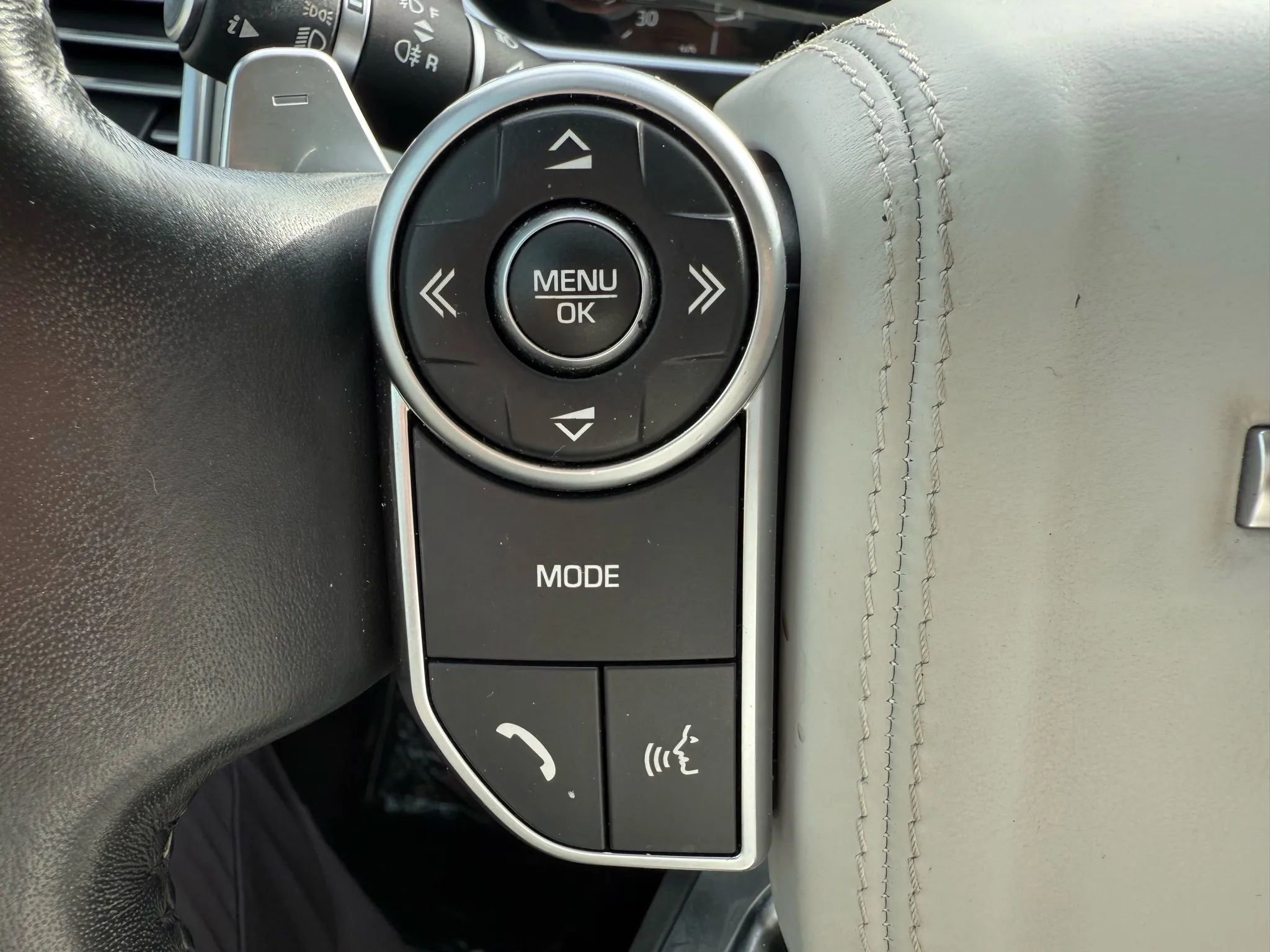 Used 2017 Land Rover Range Rover Long Wheelbase Autobiography image 14