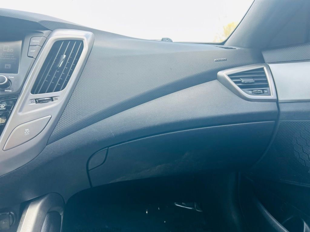 Used 2017 Hyundai Veloster image 38