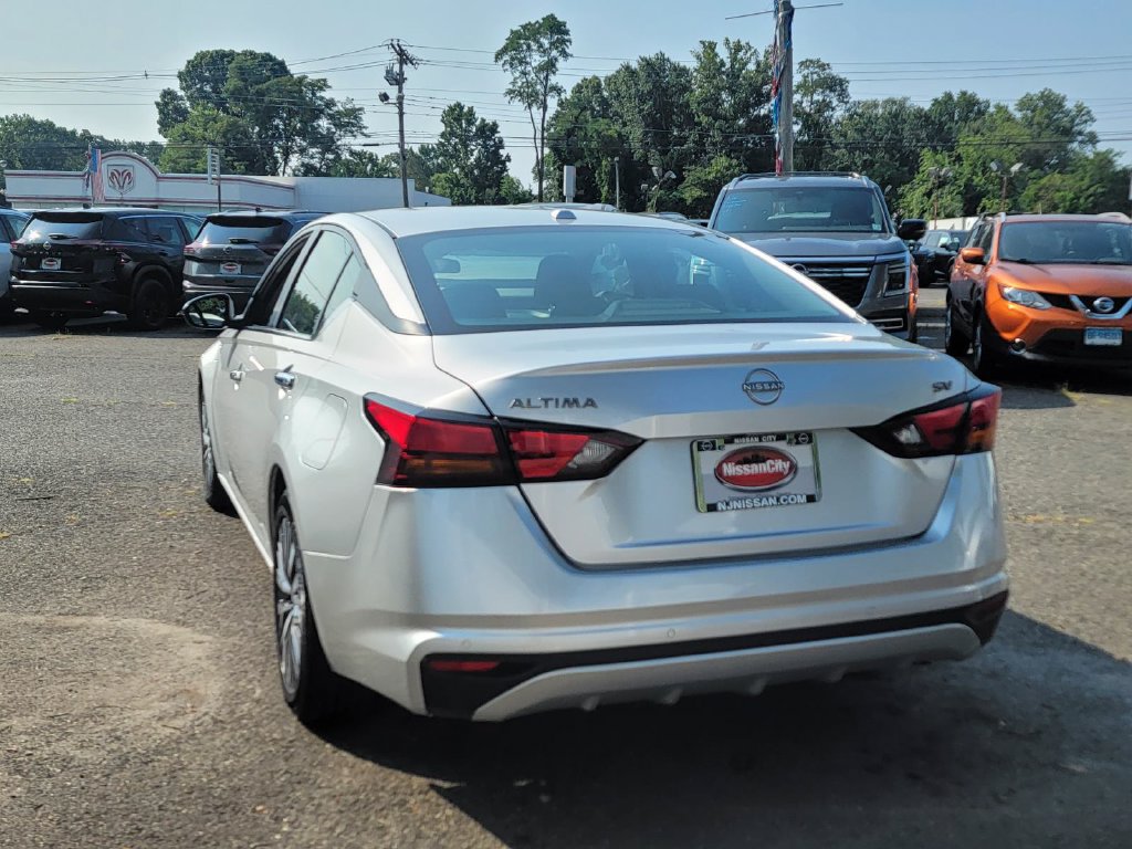 Used 2024 Nissan Altima 2.5 SV FWD image 7