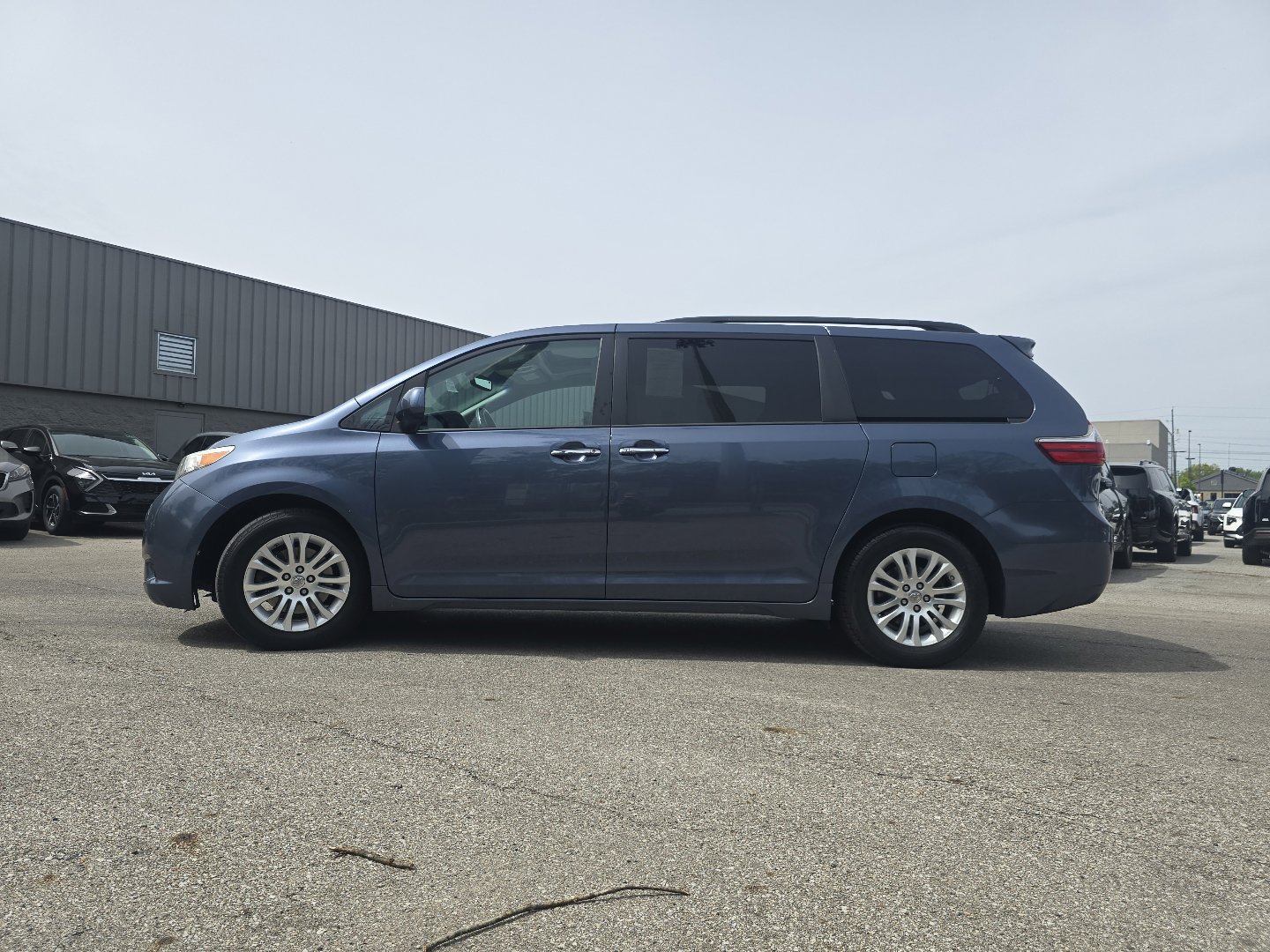 Used 2015 Toyota Sienna XLE Premium FWD image 12