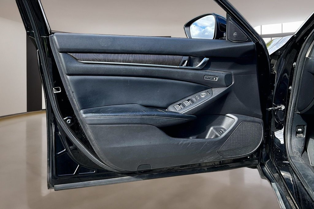 Used 2018 Honda Accord EX-L image 18