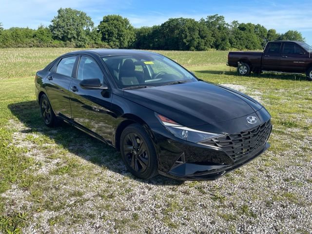Used 2023 Hyundai Elantra SEL FWD image 4