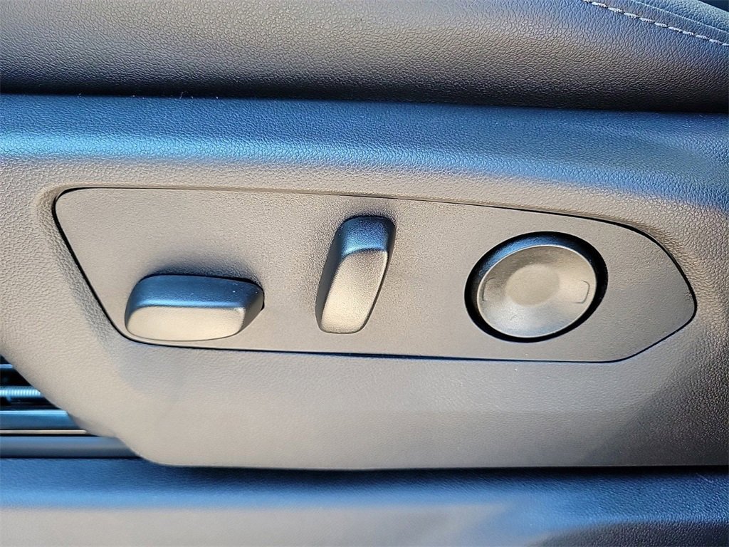 New 2026 GMC Sierra 2500 SLT w/ SLT Premium Package image 16