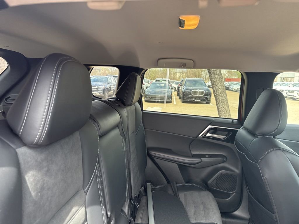 Used 2024 Mitsubishi Outlander SE image 7
