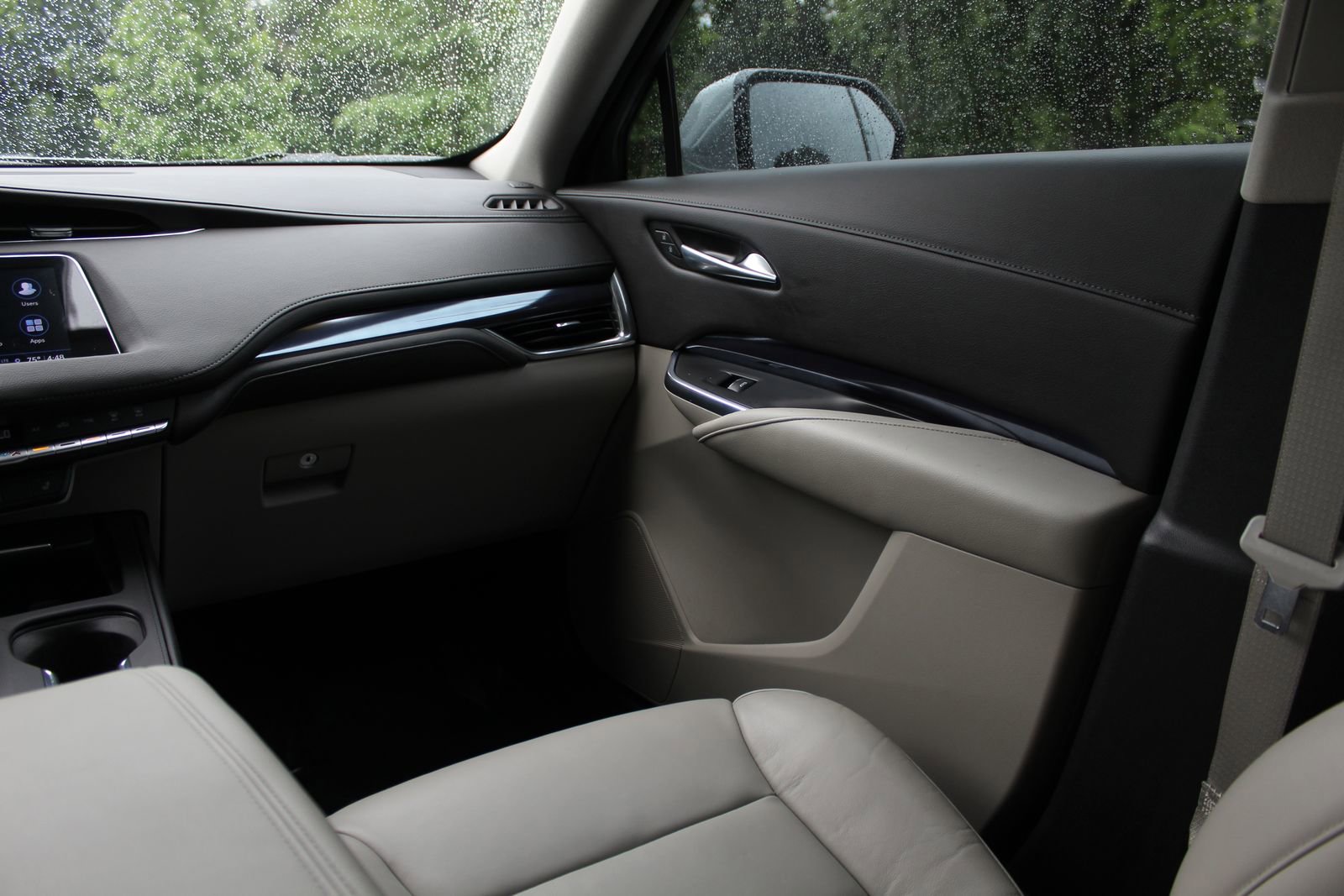 Used 2023 Cadillac XT4 Luxury w/ Cold Weather Package FWD image 12
