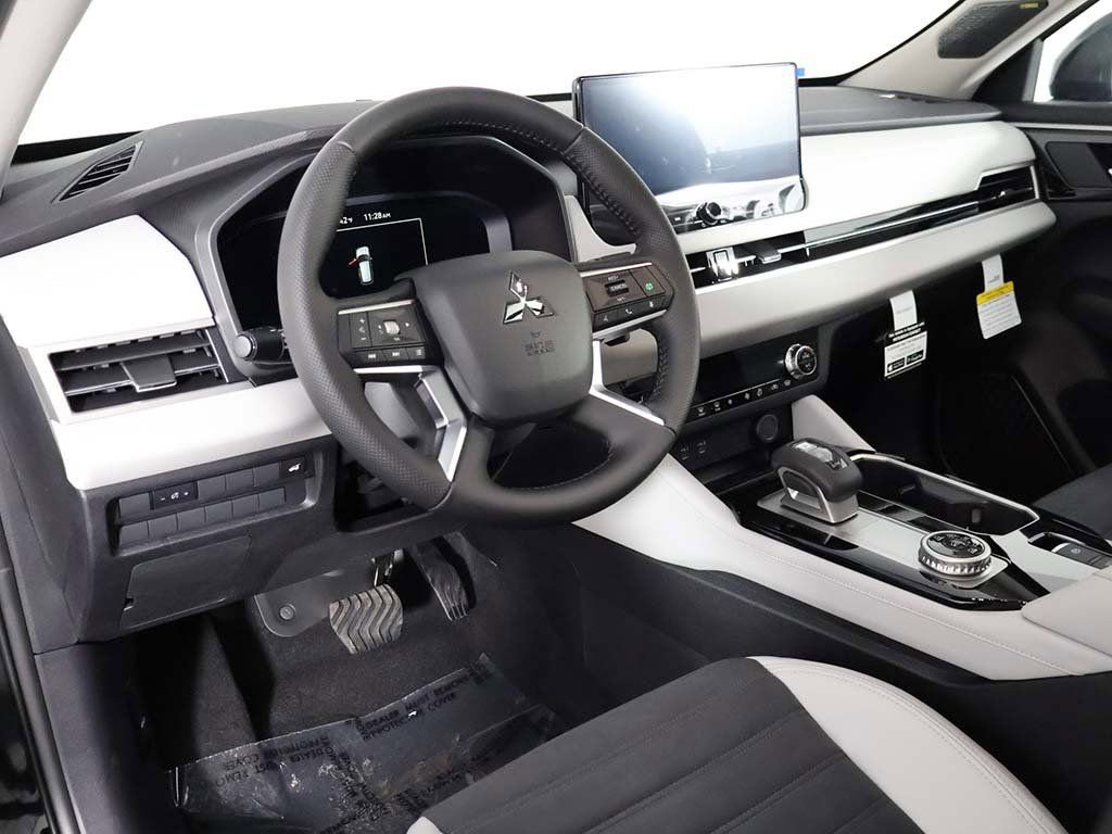 New 2025 Mitsubishi Outlander SE AWD/4WD image 30