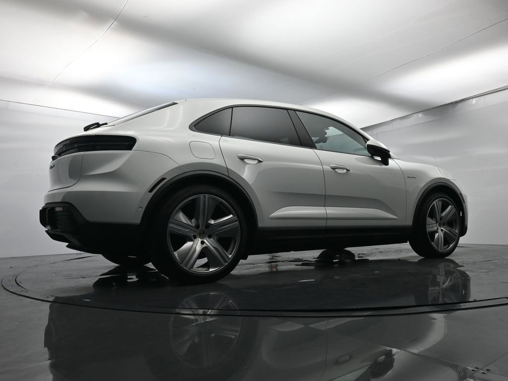 Certified 2025 Porsche Macan 4 Electric image 50