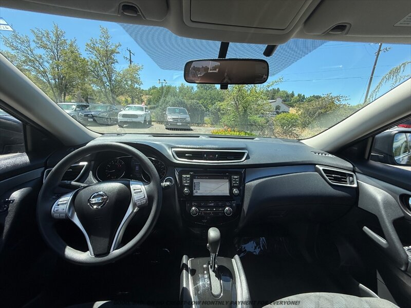 Used 2015 Nissan Rogue SV w/ SV Premium Package AWD/4WD image 9