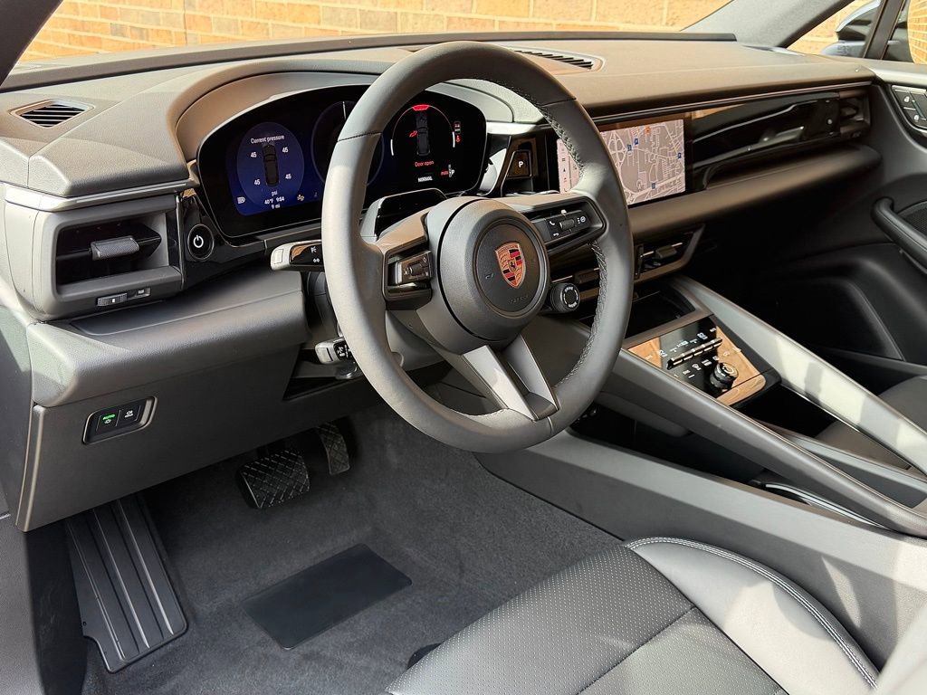 New 2026 Porsche Macan 4 Electric AWD/4WD image 4
