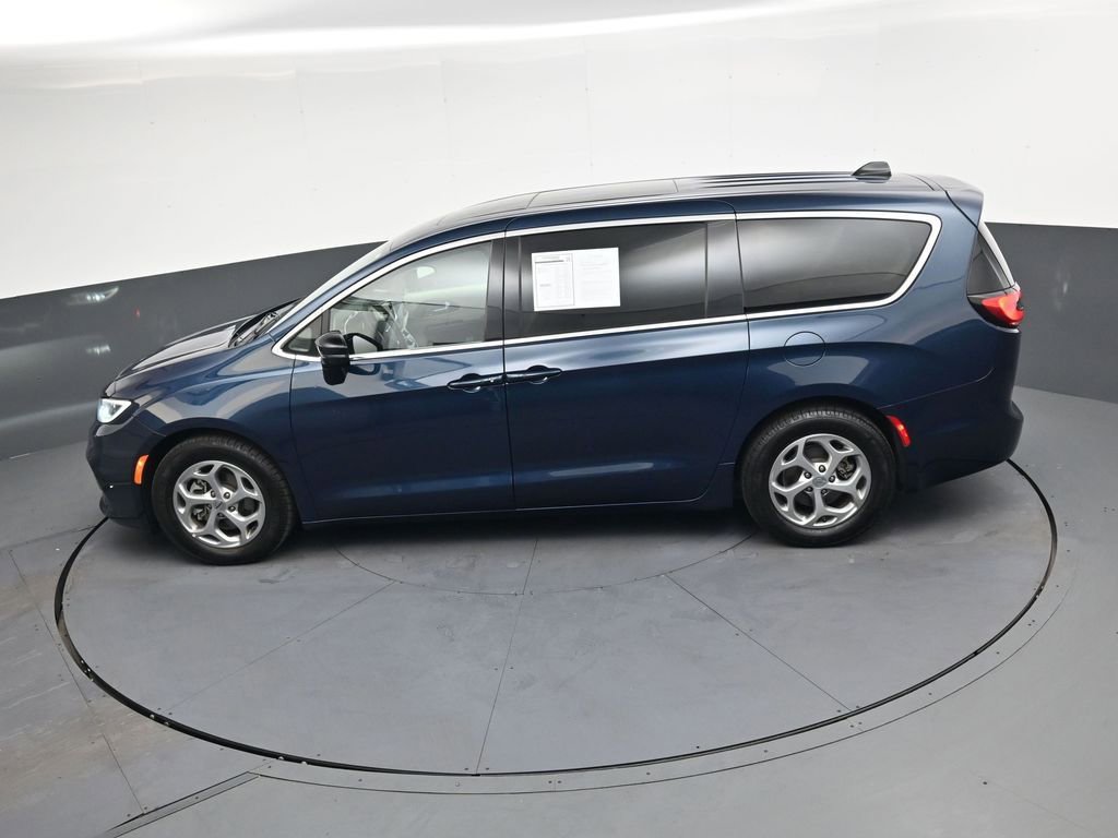 Used 2024 Chrysler Pacifica Limited image 32