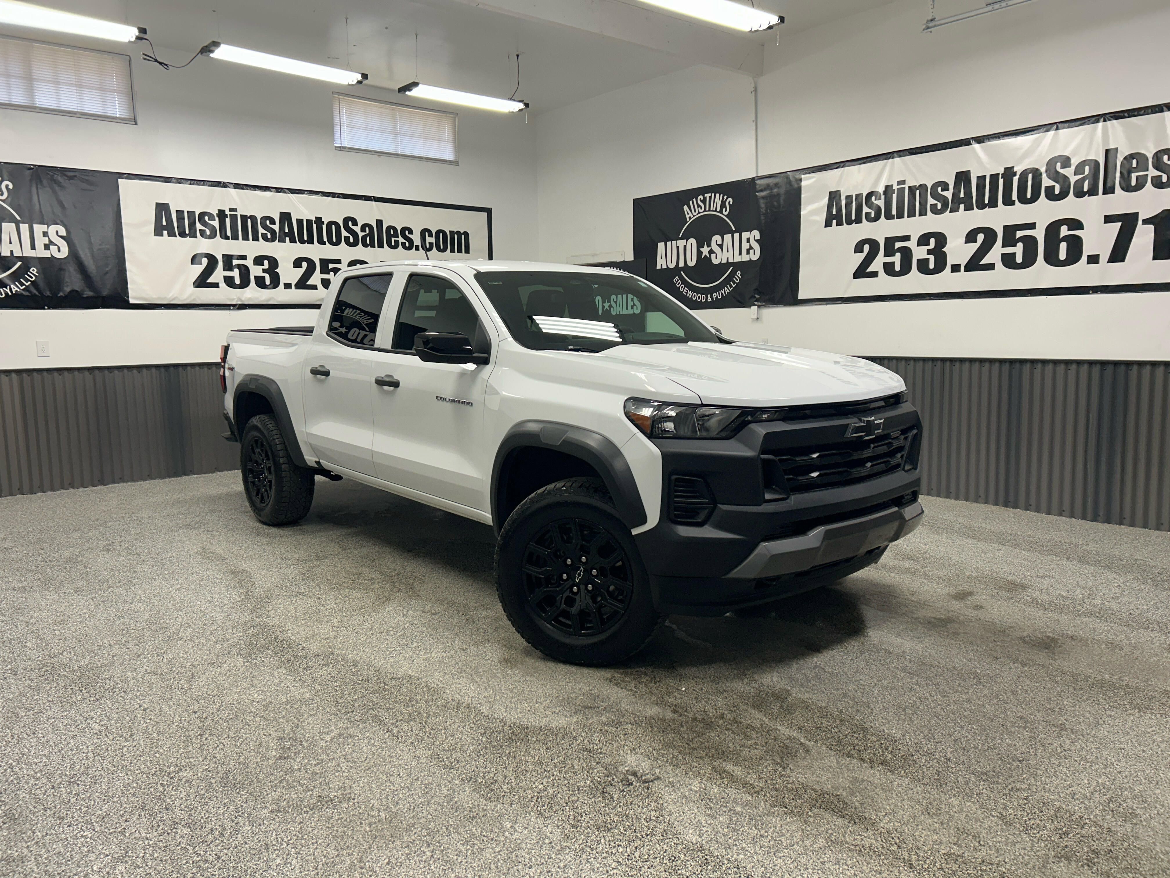 Used 2023 Chevrolet Colorado Trail Boss w/ Advanced Trailering Package AWD/4WD image 1
