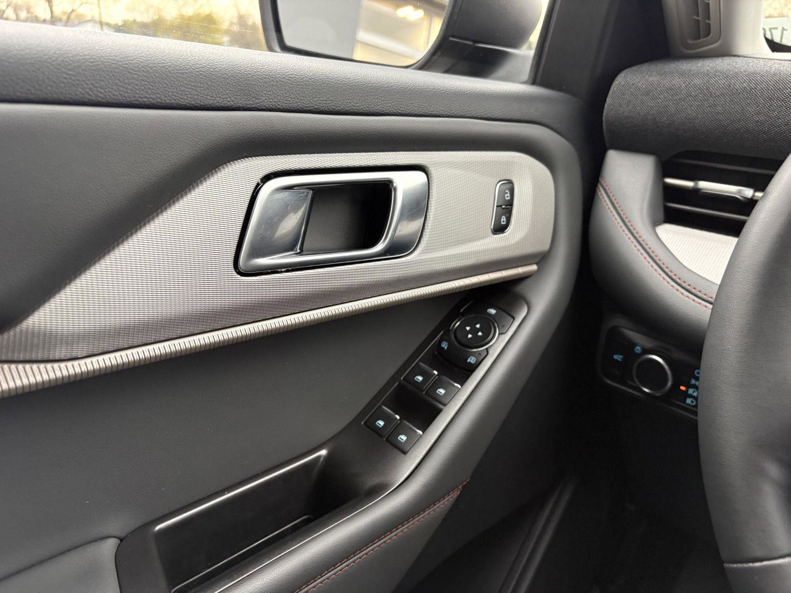 Used 2025 Ford Explorer Active image 13
