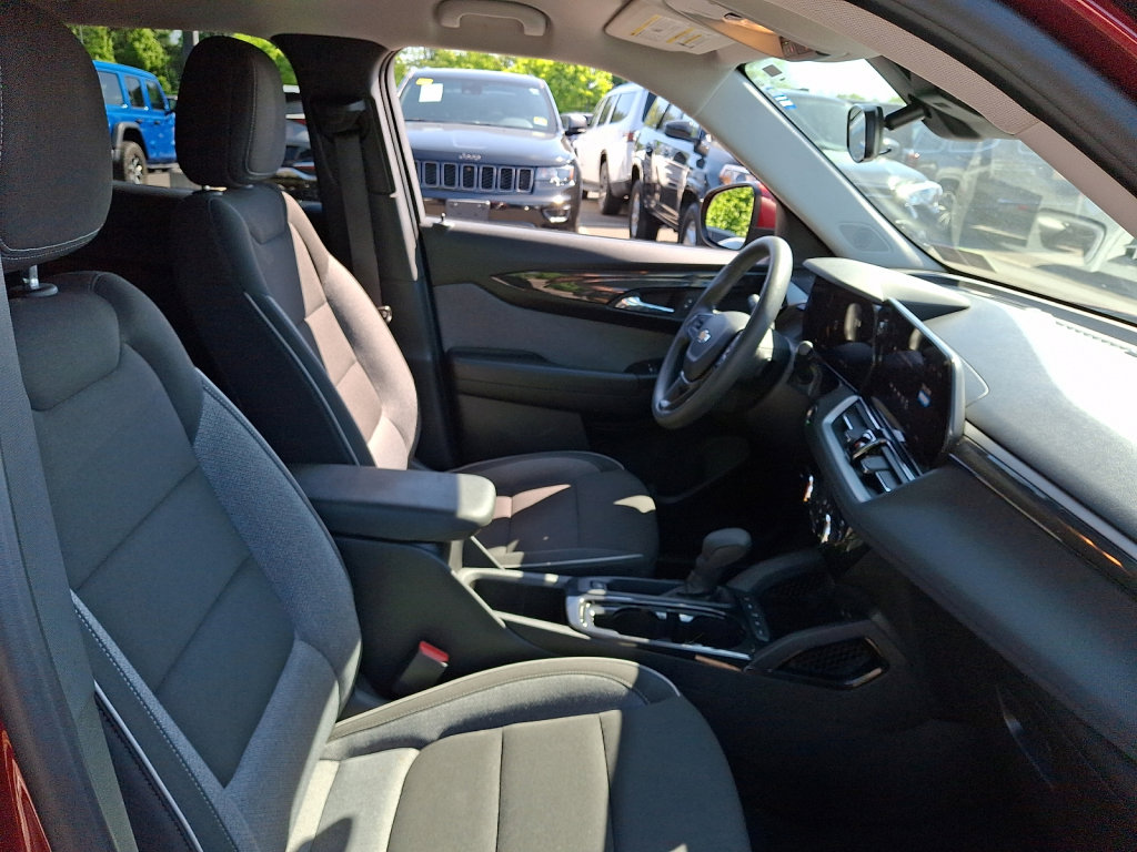 Used 2025 Chevrolet TrailBlazer LT AWD/4WD image 12