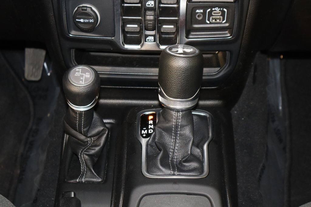 Used 2025 Jeep Wrangler Unlimited Sahara w/ Safety Group image 13