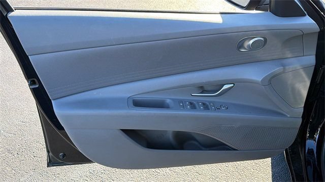 Used 2025 Hyundai Elantra Hybrid FWD image 14