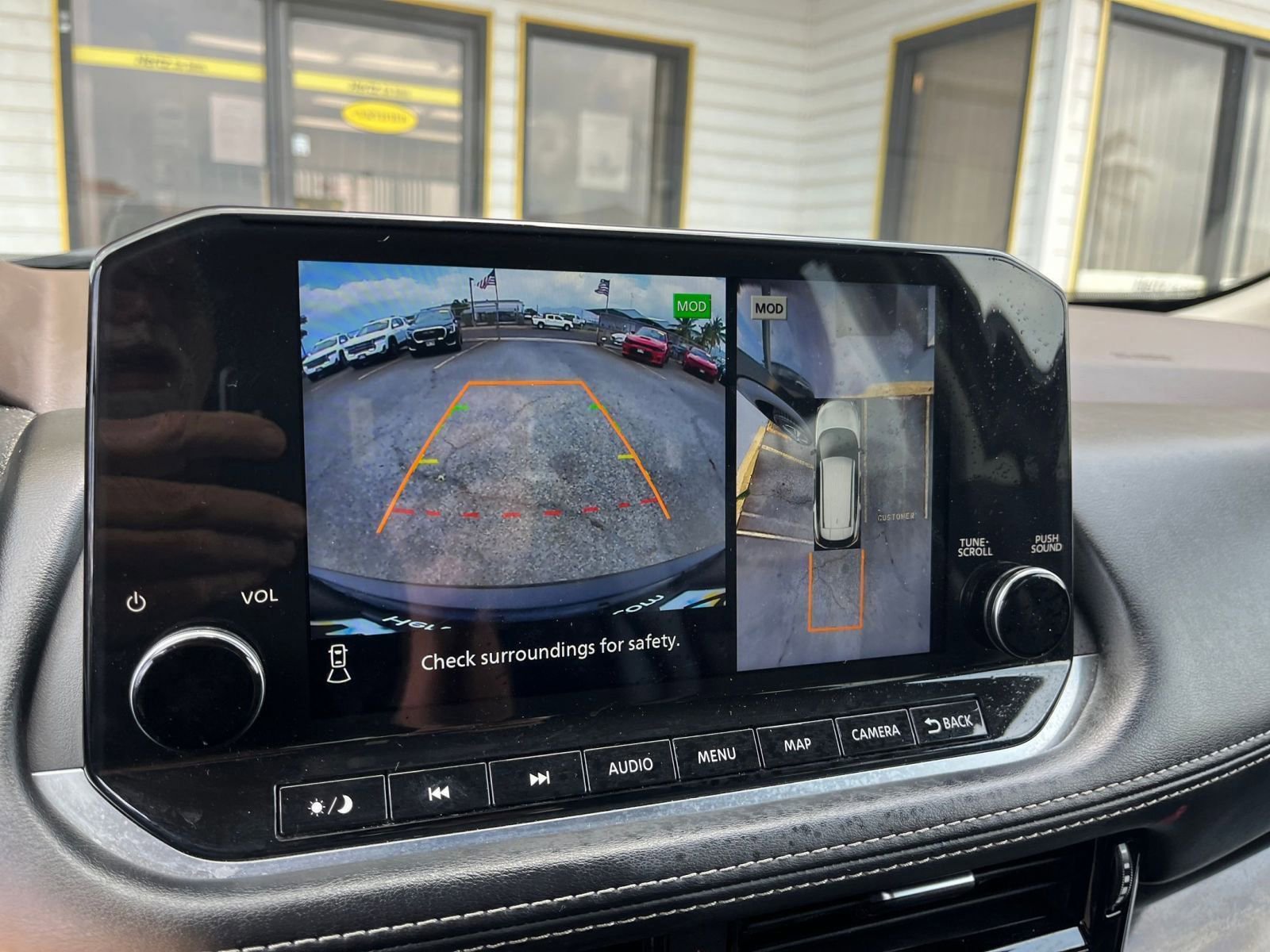 Used 2023 Nissan Rogue SL w/ SL Premium Package image 17