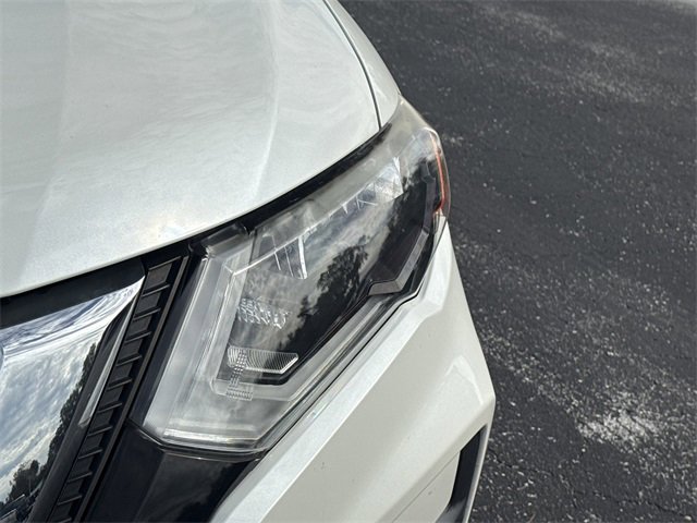 Used 2020 Nissan Rogue SV w/ Premium Package image 9