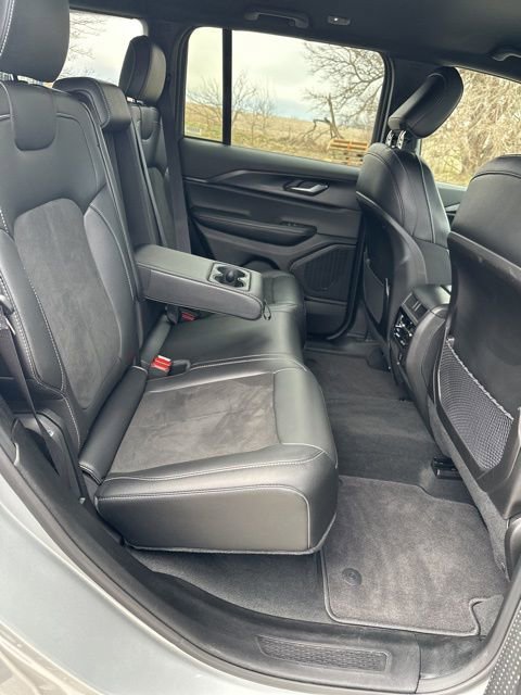 Used 2025 Jeep Grand Cherokee Altitude AWD/4WD image 47