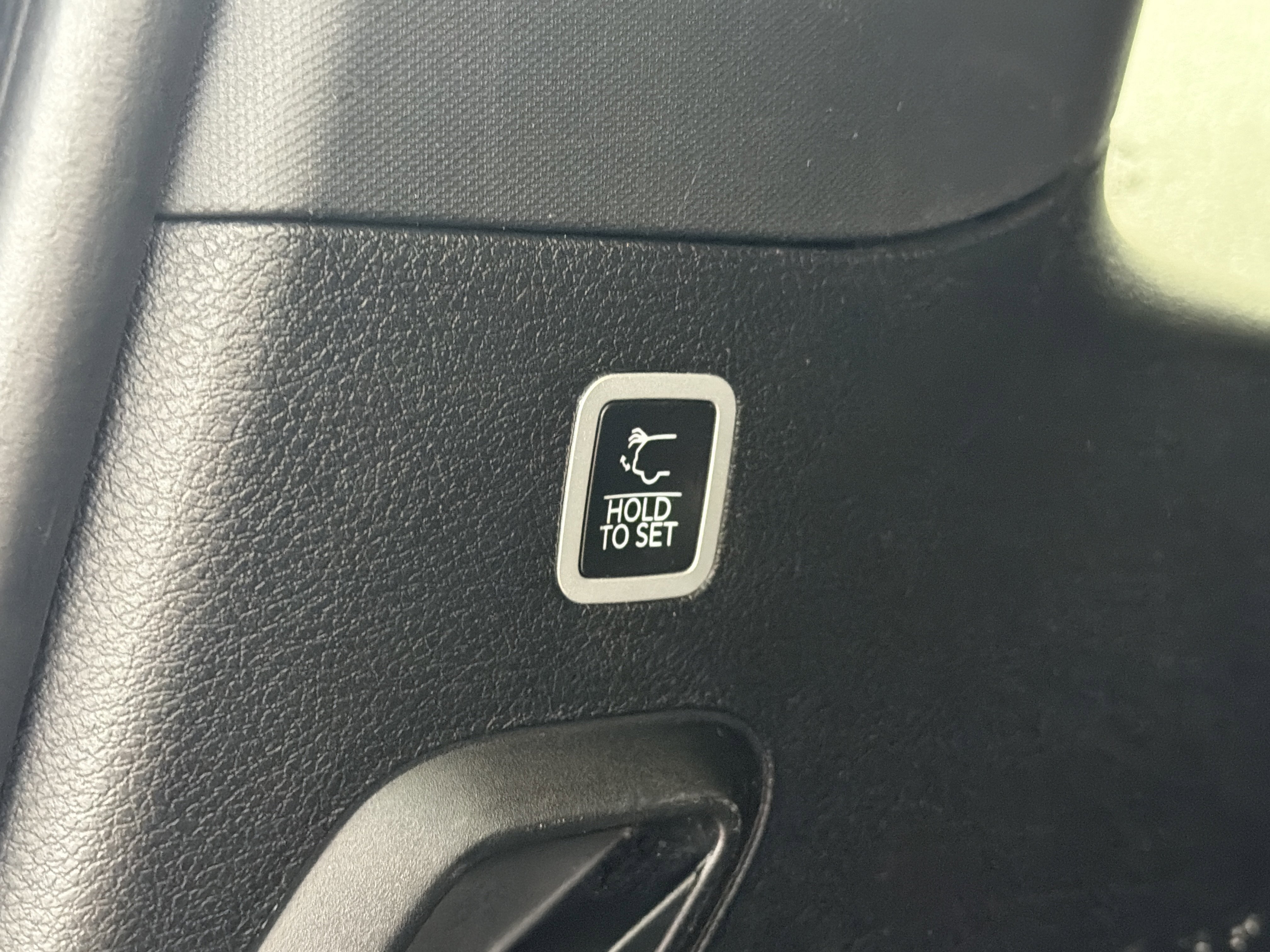 Used 2024 Jeep Wagoneer Series II w/ Flexible Seating Group image 21