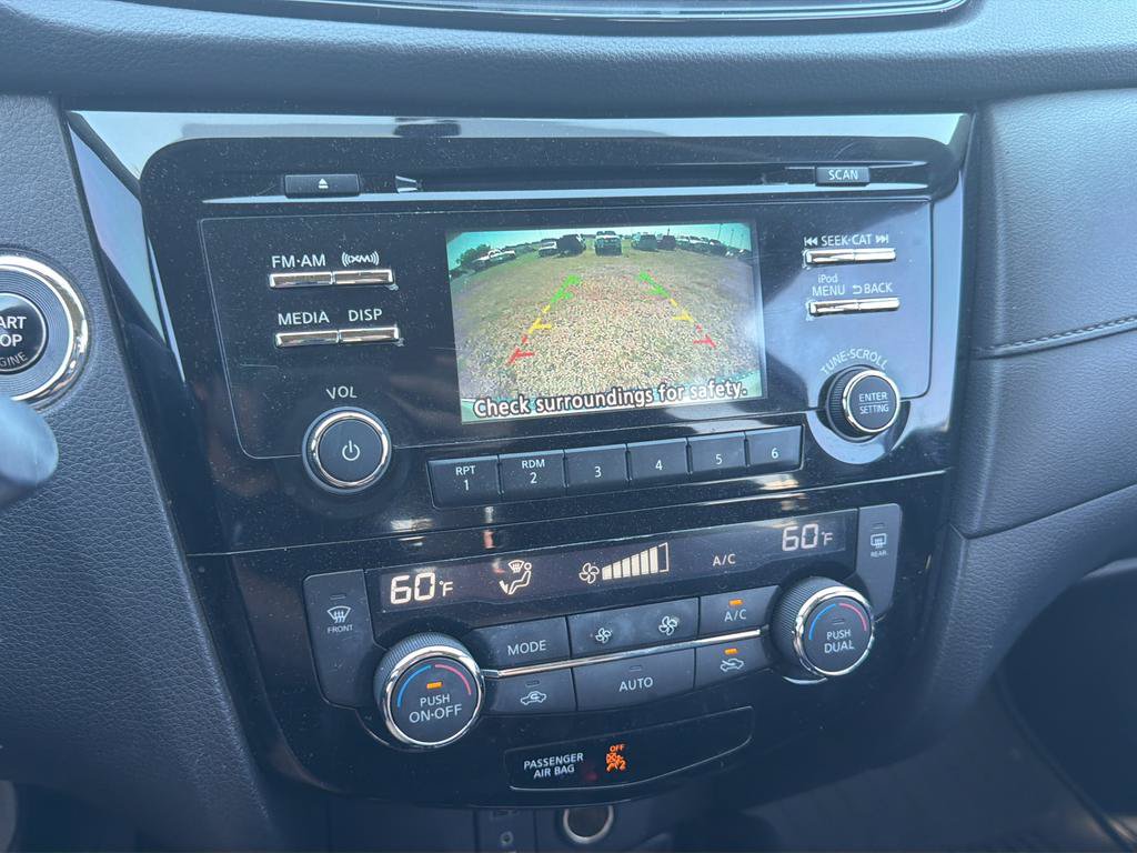 Used 2017 Nissan Rogue SV FWD image 25