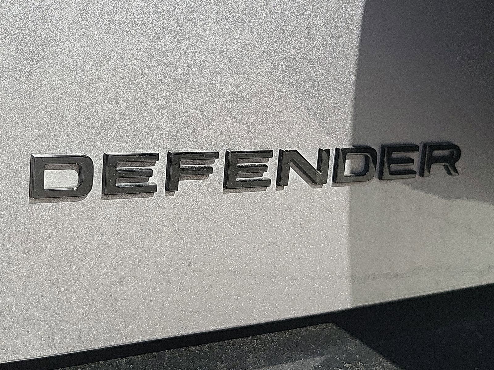 Used 2024 Land Rover Defender 110 X-Dynamic SE AWD/4WD image 23