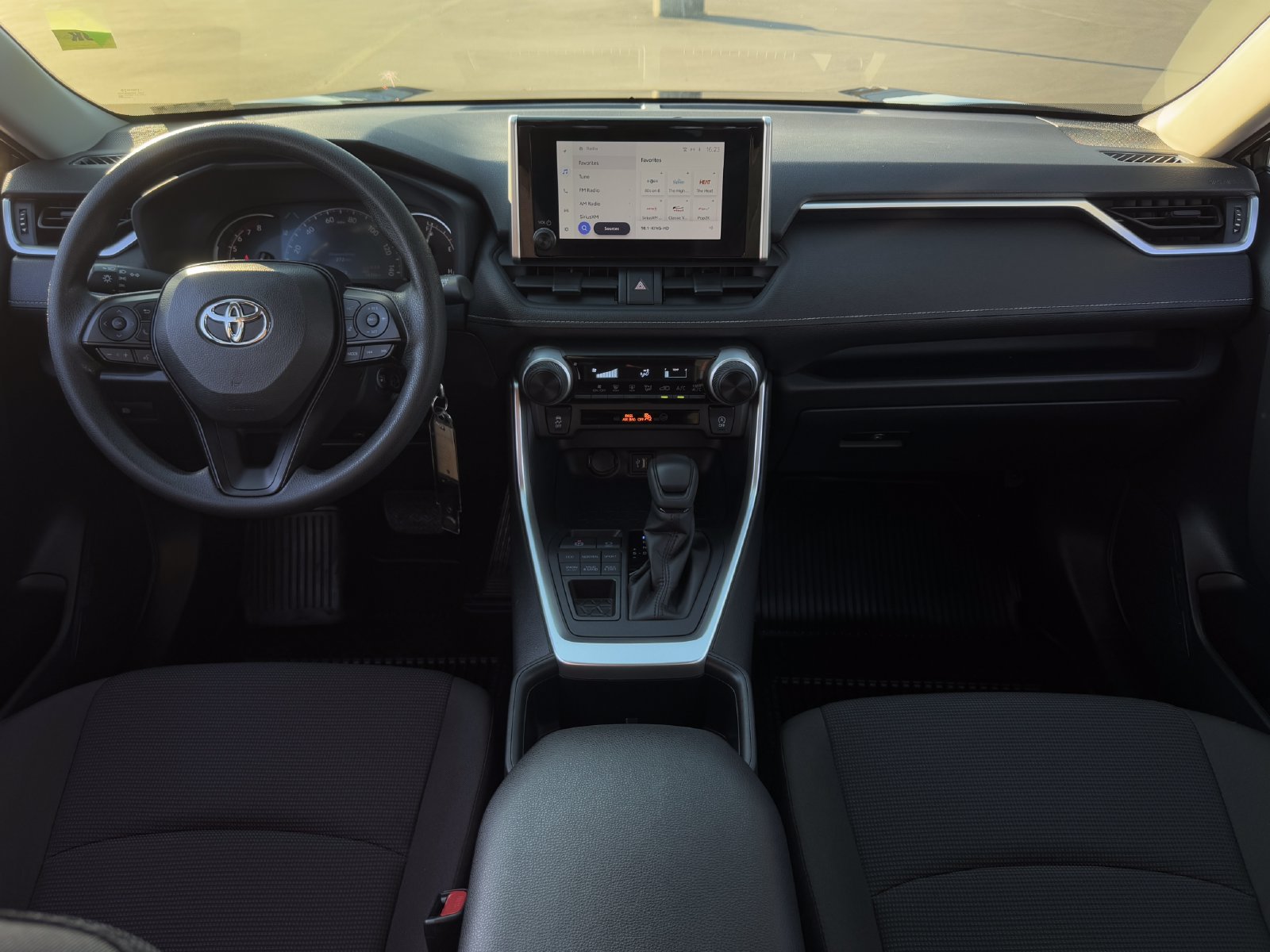 Used 2025 Toyota RAV4 LE AWD/4WD image 10