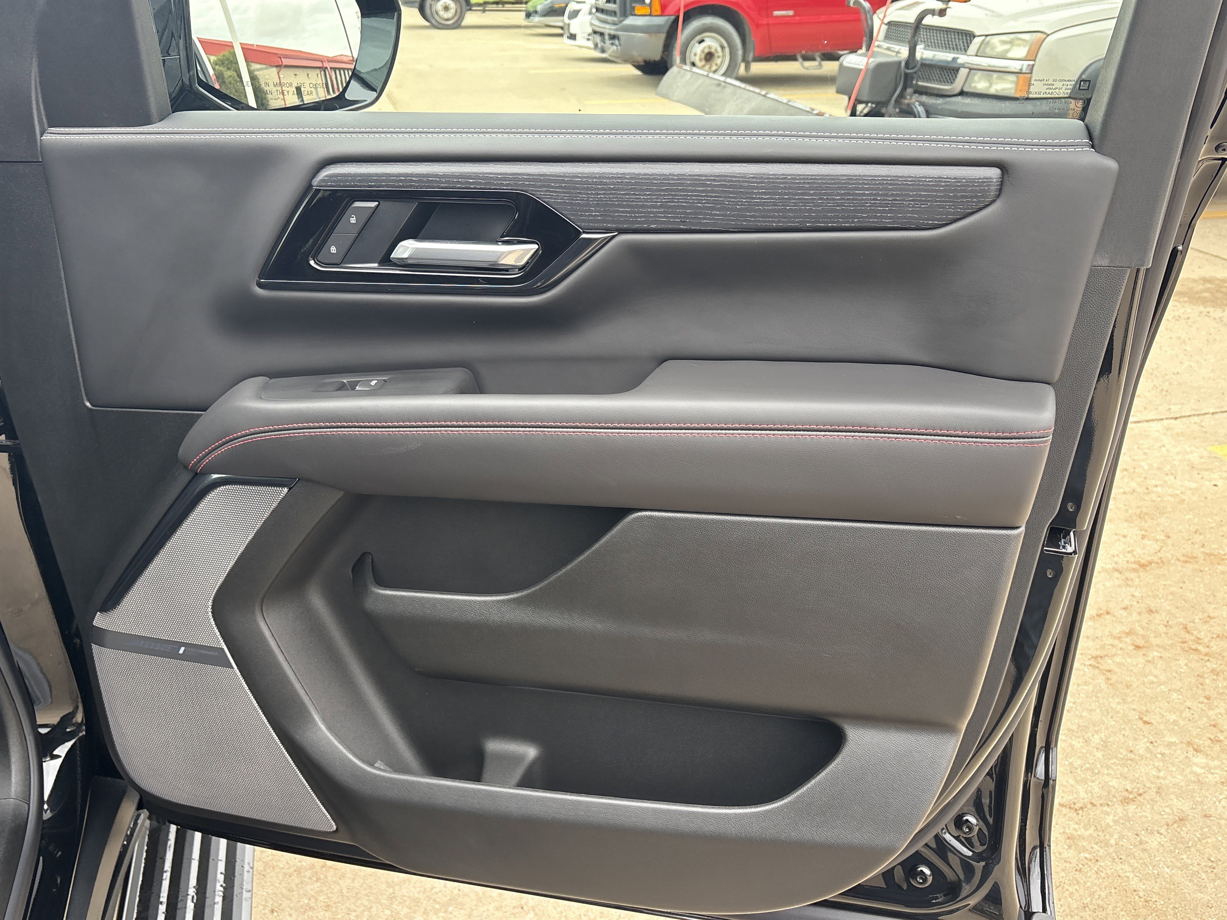 New 2026 GMC Yukon XL AT4 Ultimate AWD/4WD image 19