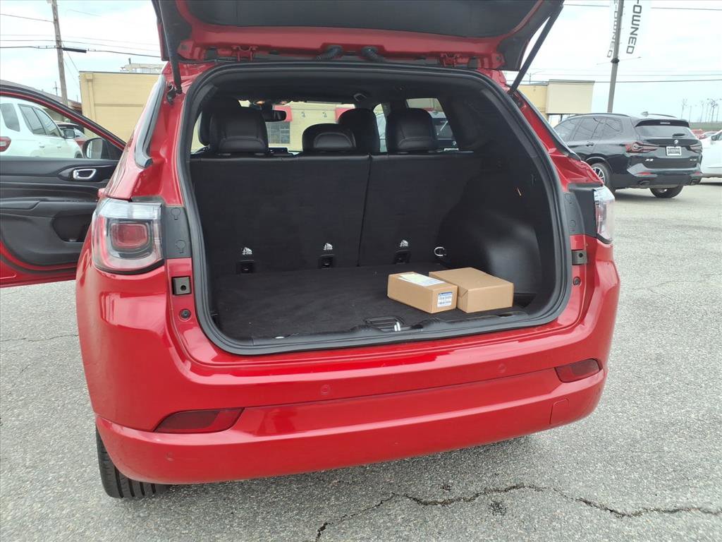 Used 2023 Jeep Compass Limited image 17