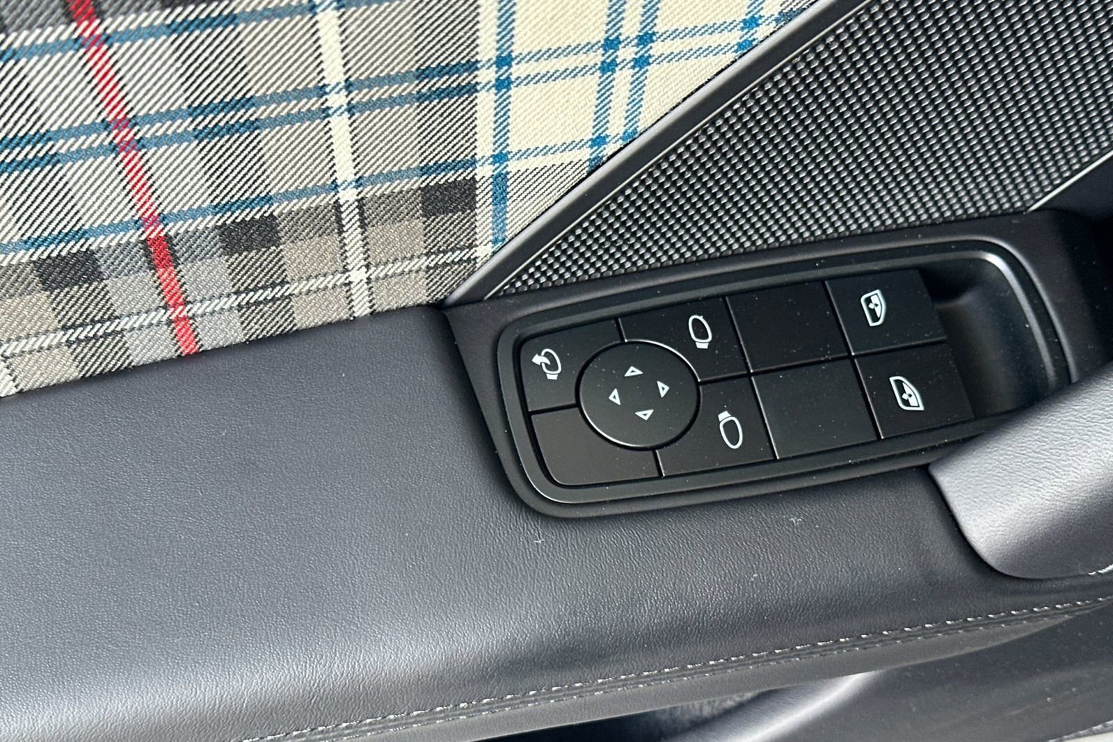 Used 2025 Porsche 911 Turbo image 13