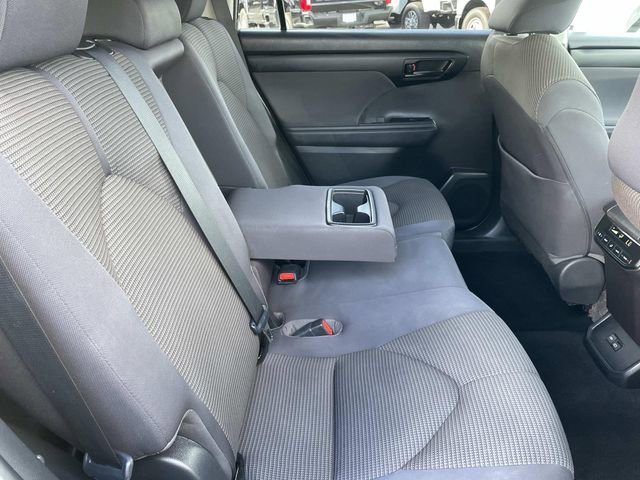 Used 2023 Toyota Highlander LE image 33
