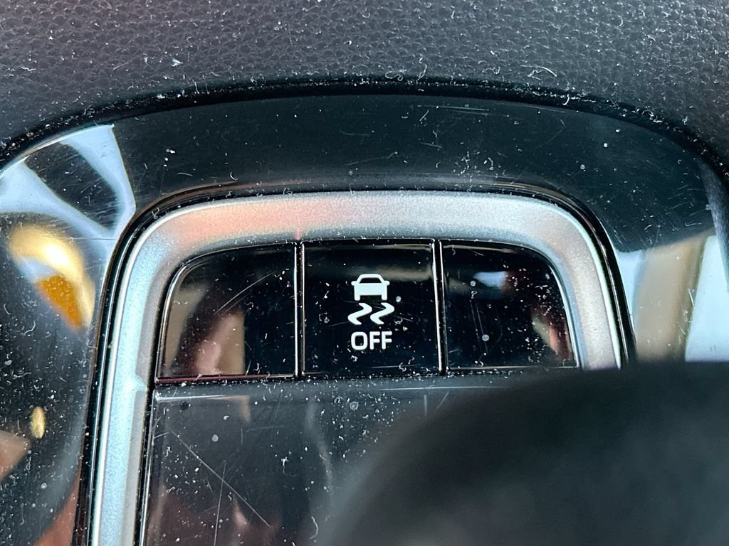 Used 2022 Toyota Corolla LE FWD image 31