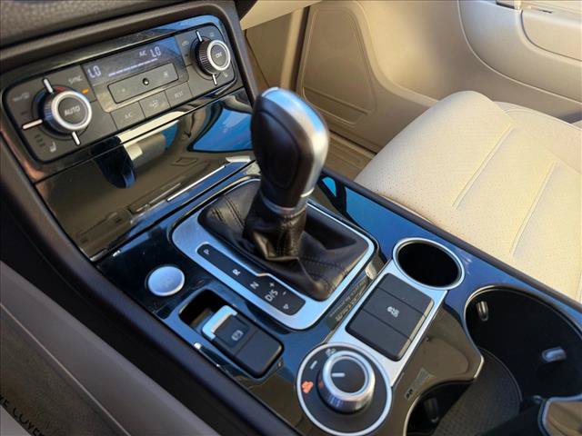 Used 2016 Volkswagen Touareg Sport AWD/4WD image 12