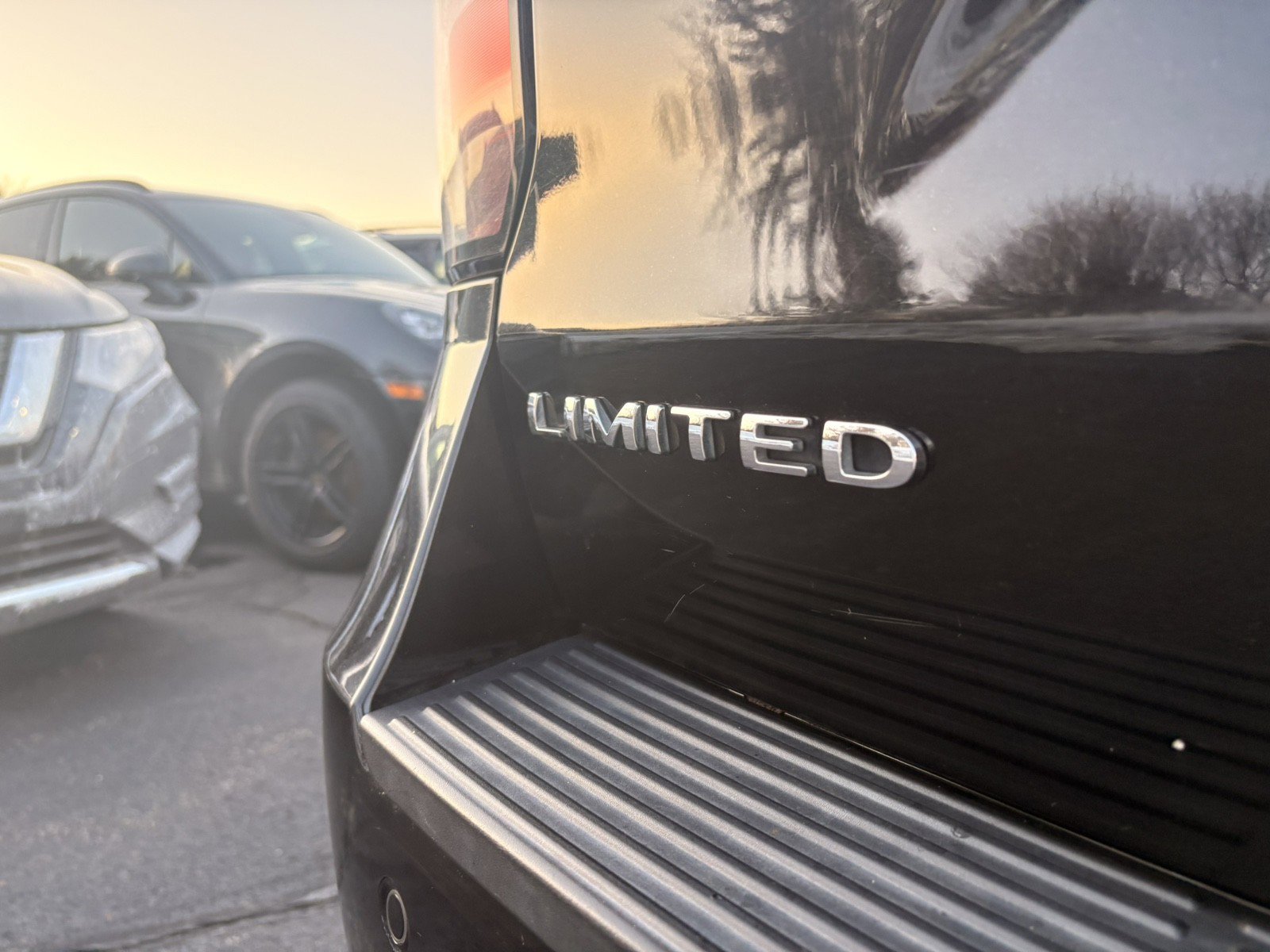 Used 2018 Ford Expedition Max Limited image 9