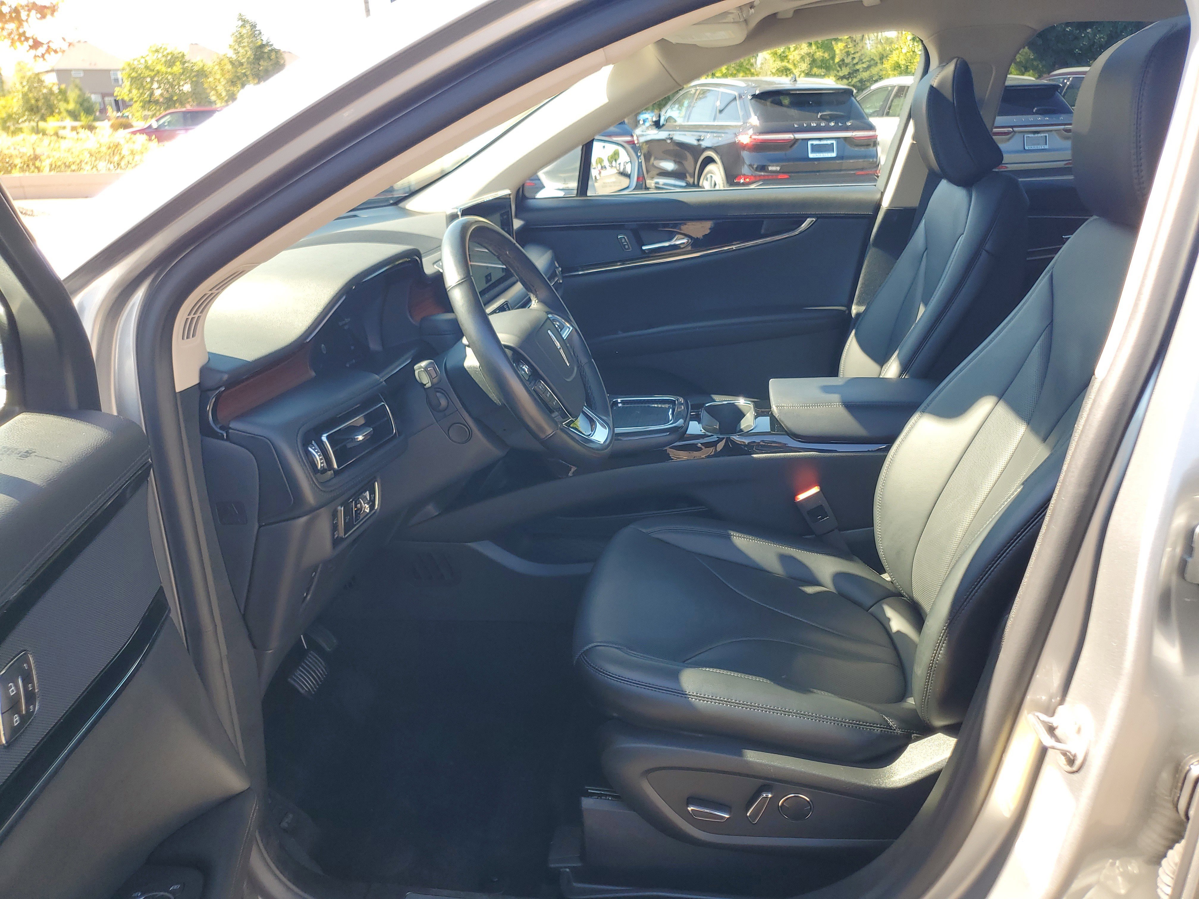 Certified 2023 Lincoln Nautilus Reserve image 12