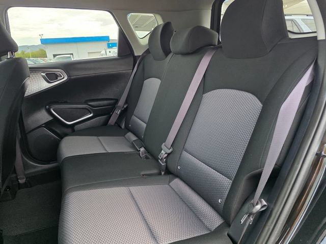 Used 2025 Kia Soul LX w/ LX Technology Package FWD image 17
