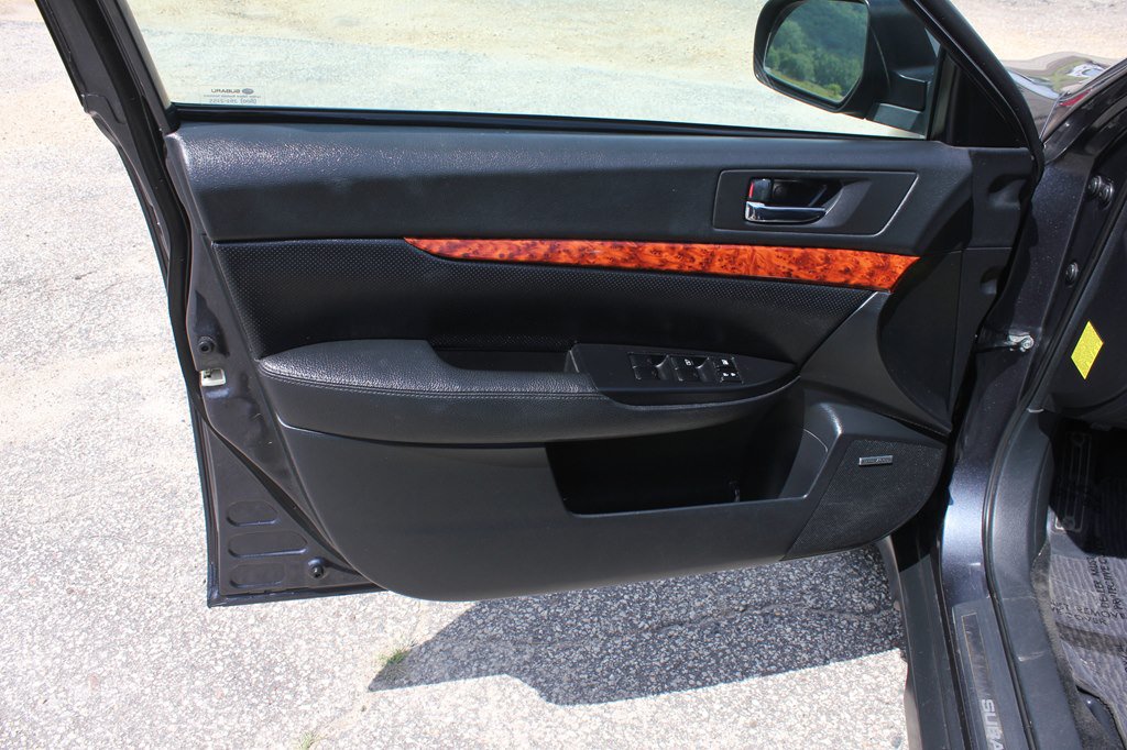 Used 2011 Subaru Outback 2.5i Limited AWD/4WD image 26
