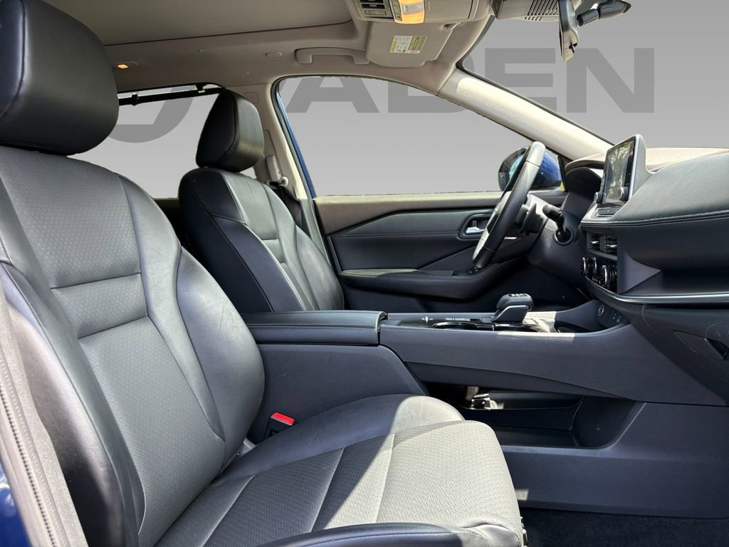 Used 2023 Nissan Rogue SV w/ SV Premium B Package FWD image 9