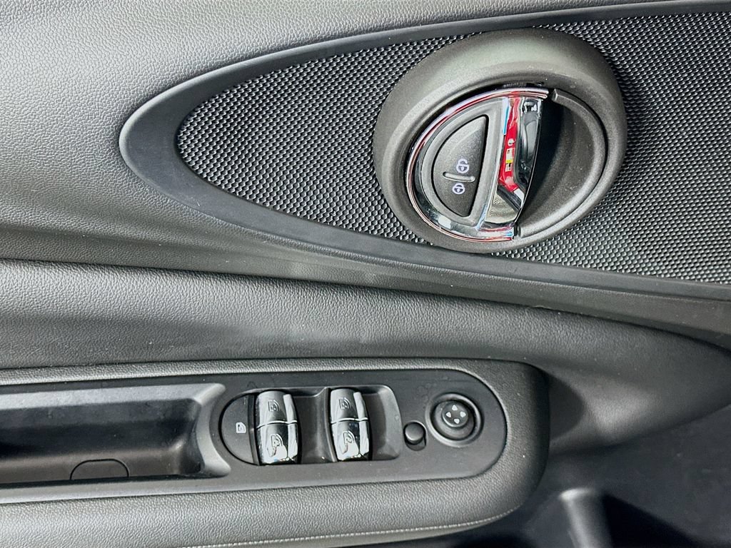 Used 2019 MINI Cooper Clubman FWD image 17