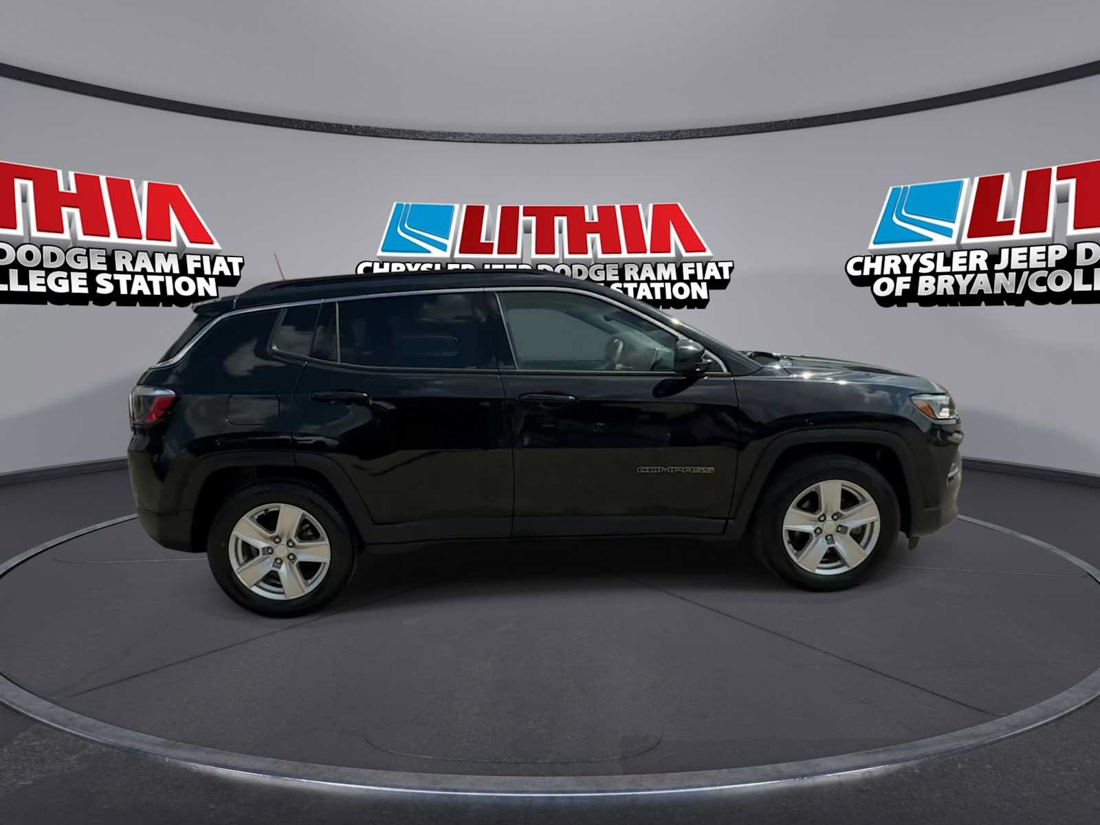 Used 2022 Jeep Compass Latitude FWD image 9