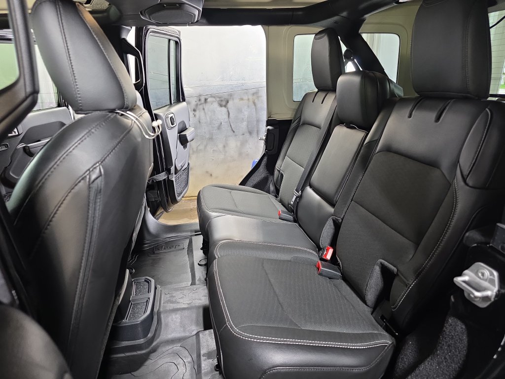 Used 2023 Jeep Wrangler Unlimited Sport AWD/4WD image 13
