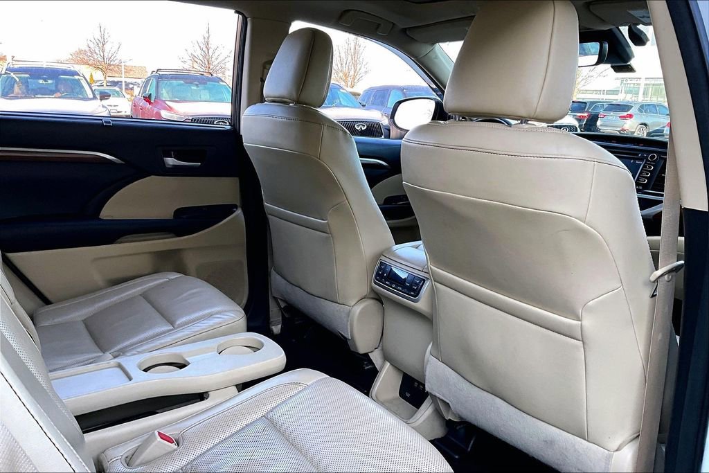 Used 2017 Toyota Highlander Limited Platinum image 29